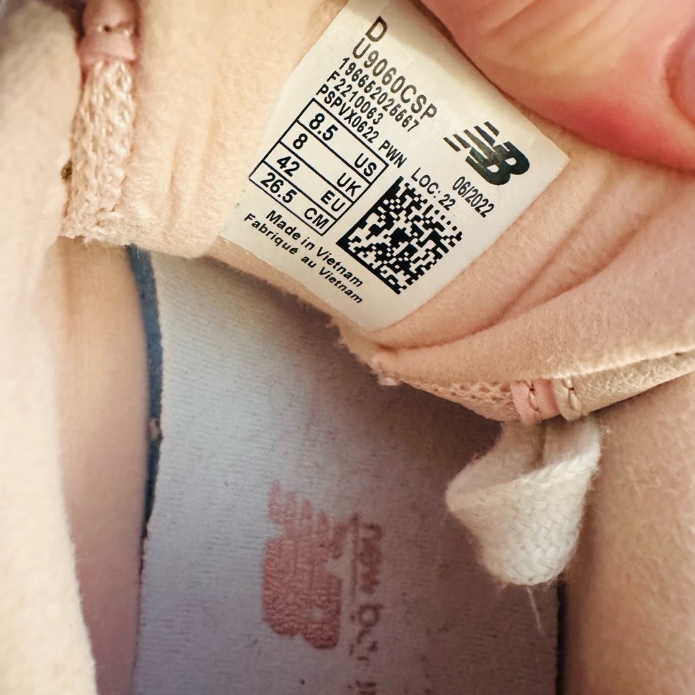 New Balance Women's pink Sneakers Women’s 10 Pink Sand 9060 excellent condition - Picture 6 of 9